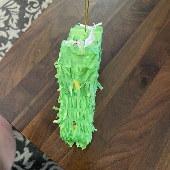 Paper Source mini piñata - cute cactus piñata! Desk or party decoration 🌵 - Picture 2 of 5